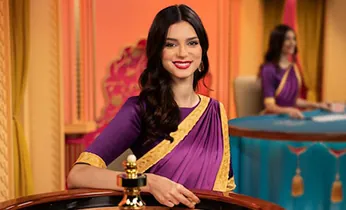 Hình ảnh nhân viên chăm sóc khách hàng chuyên nghiệp đang hỗ trợ người chơi qua nhiều kênh liên lạc.